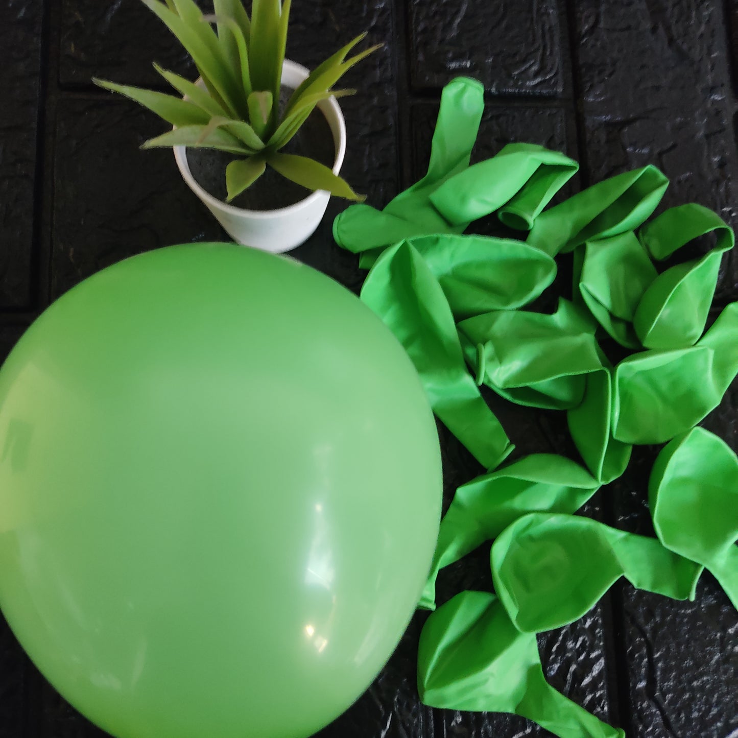 HIGH QUALITY LIGHT GREEN METALLIC BALLOONS - 50 PCS IN A PACK