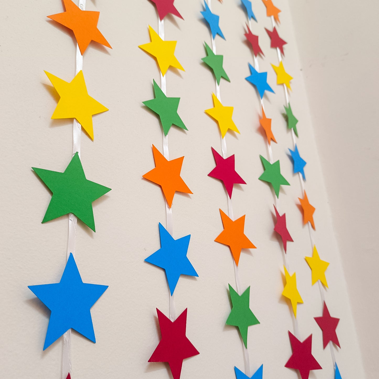 MULTI COLOR STAR SHAPED STRING BANNER BACKDROP - 5 STRINGS IN A PACK