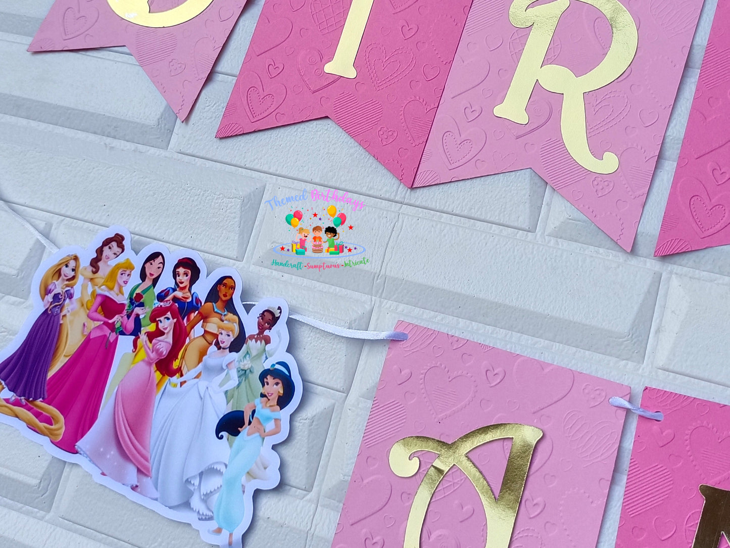 PRINCESS-THEMED BANNER WITH NAME (EMBOSSED)