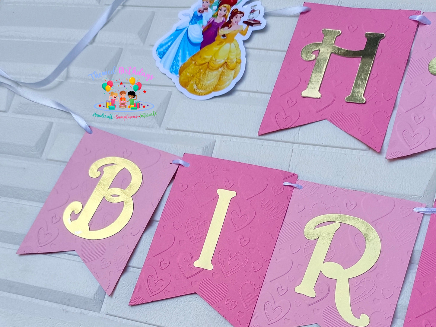 PRINCESS-THEMED BANNER WITH NAME (EMBOSSED)