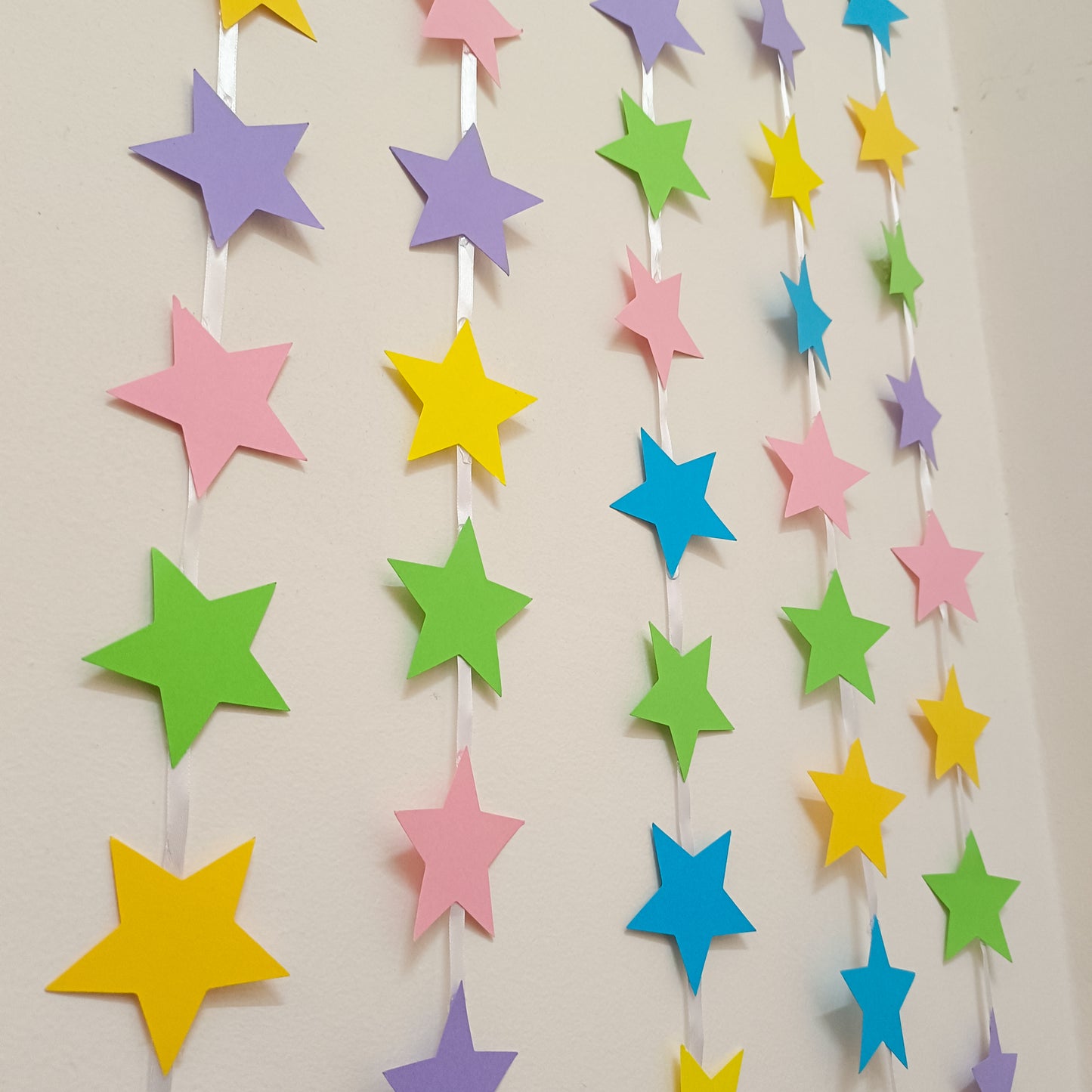 PASTEL COLOR STAR SHAPED STRING BANNER BACKDROP - 5 STRINGS IN A PACK