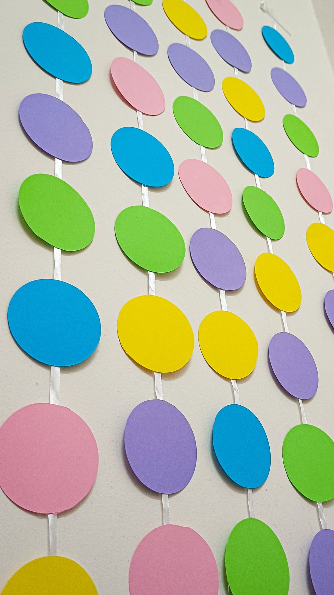 PASTEL COLOR ROUND SHAPED STRING BANNER BACKDROP - 5 STRINGS IN A PACK