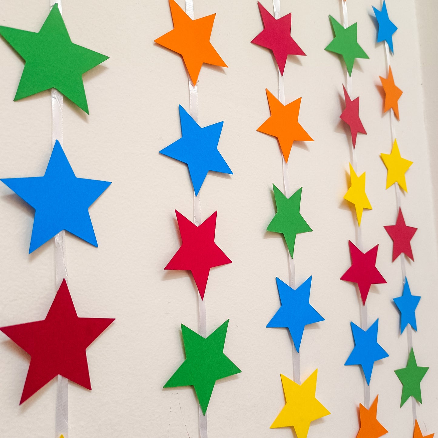 MULTI COLOR STAR SHAPED STRING BANNER BACKDROP - 5 STRINGS IN A PACK